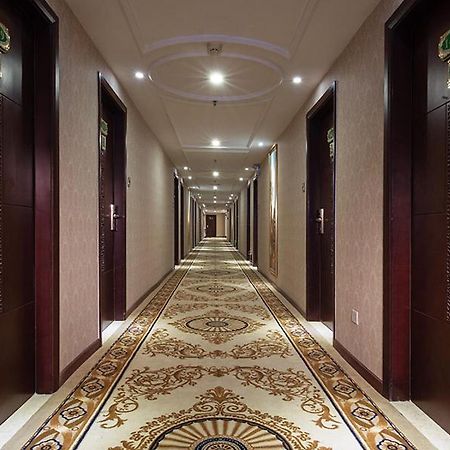 Vienna Hotel Guangzhou Shaheding Metro Station Экстерьер фото