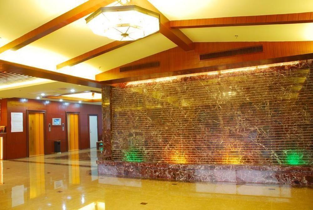 Vienna Hotel Guangzhou Shaheding Metro Station Экстерьер фото