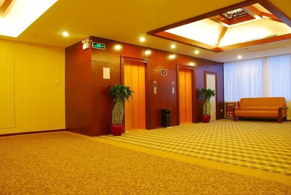 Vienna Hotel Guangzhou Shaheding Metro Station Экстерьер фото