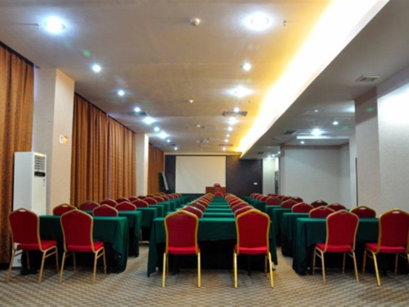 Vienna Hotel Guangzhou Shaheding Metro Station Экстерьер фото