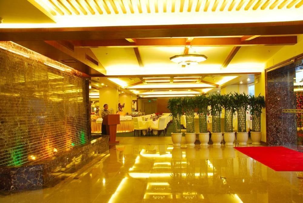 Vienna Hotel Guangzhou Shaheding Metro Station Экстерьер фото