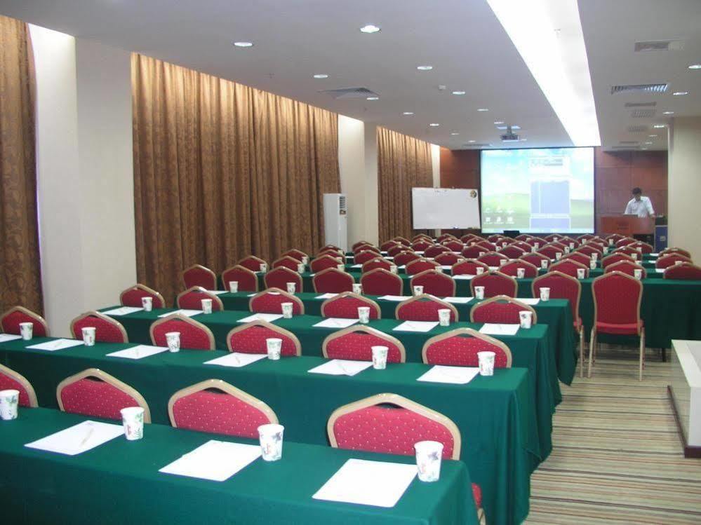 Vienna Hotel Guangzhou Shaheding Metro Station Экстерьер фото